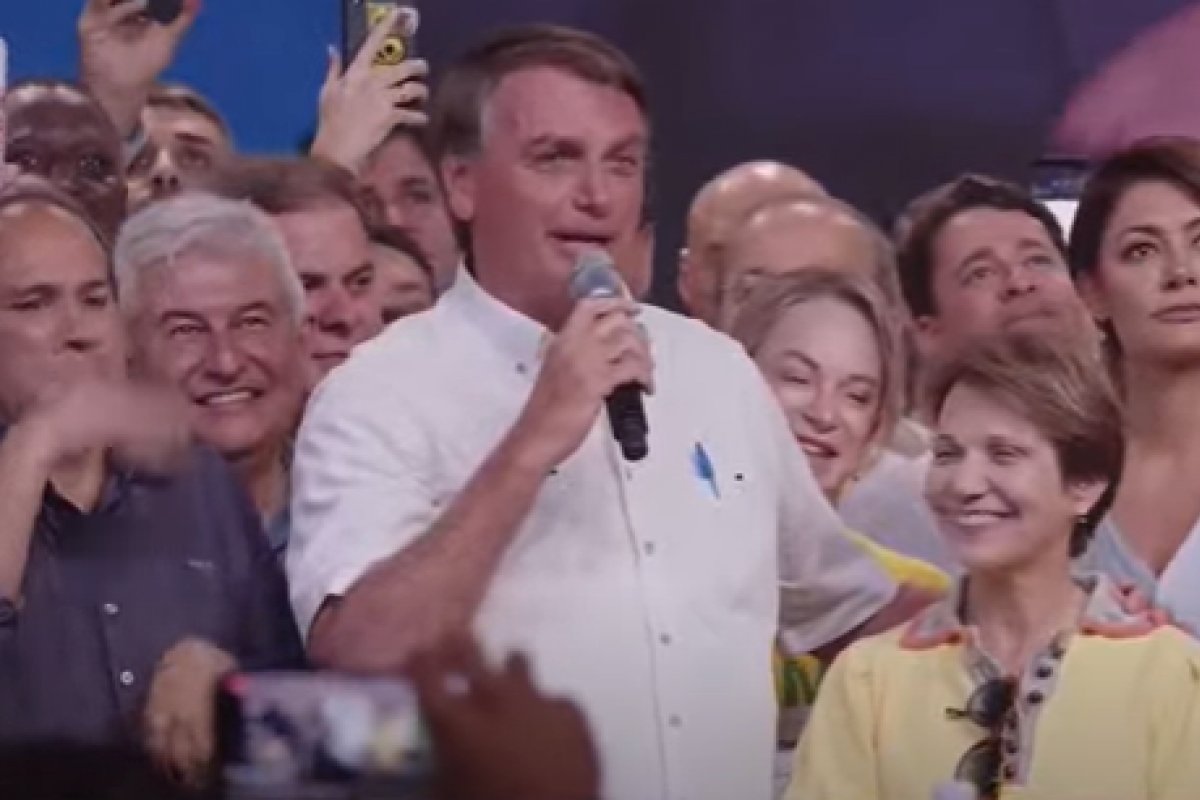 Bolsonaro oficializa pré-candidatura à reeleição e enterra uma de suas promessas de 2018