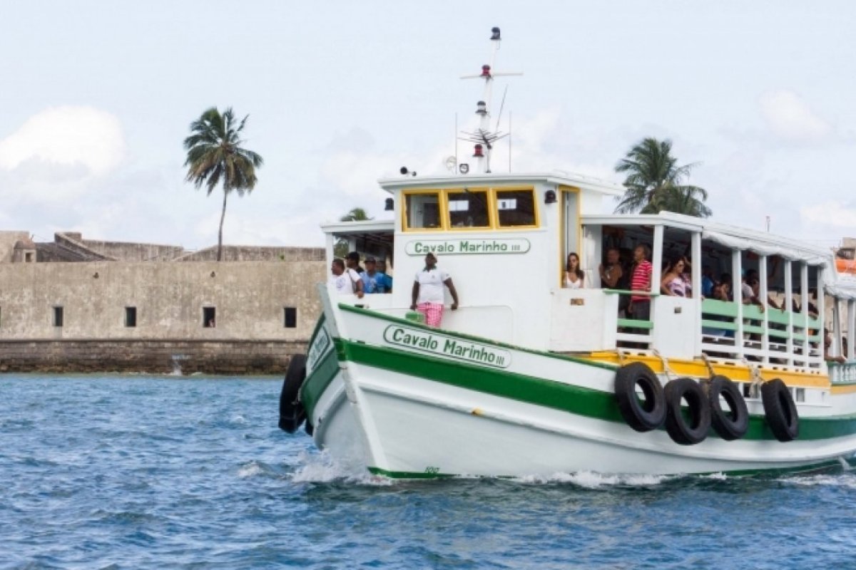 Passageiros encontram embarque tranquilo na Travessia Salvador-Mar Grande neste domingo (27)