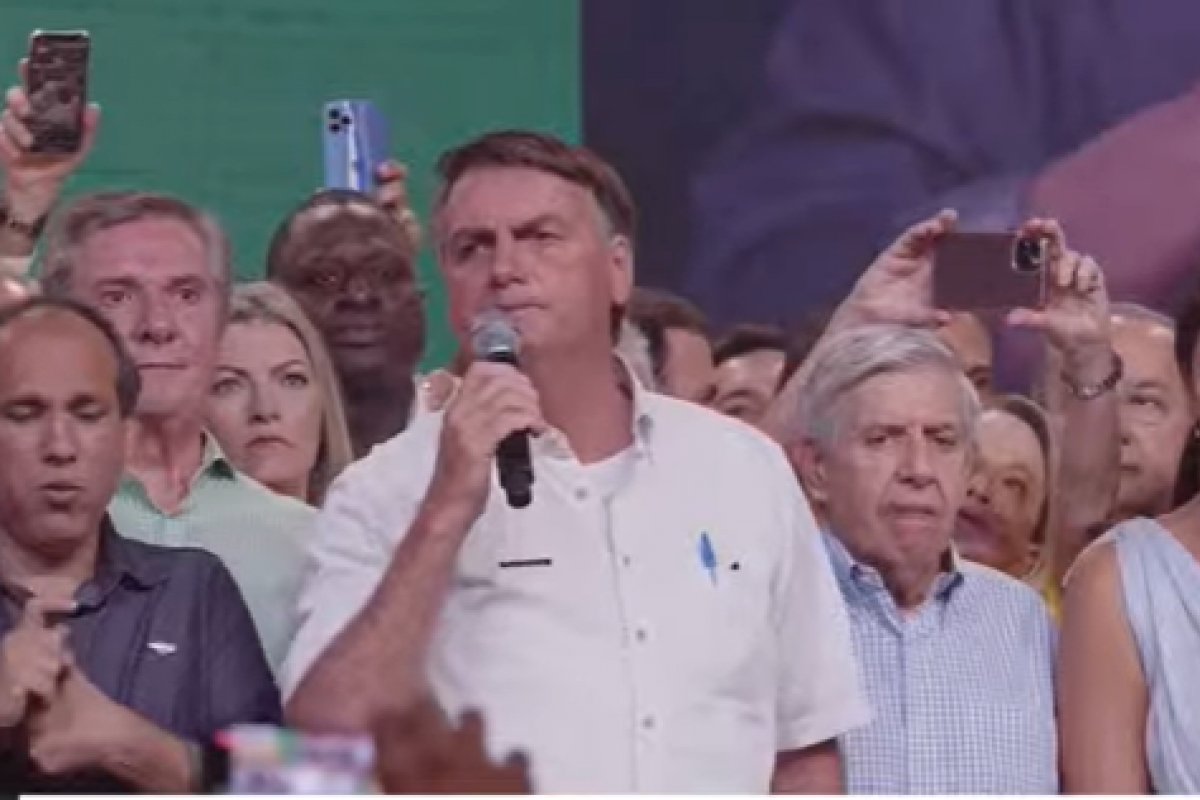 Bolsonaro diz que disputa não será entre esquerda e direita, mas do bem contra o mal
