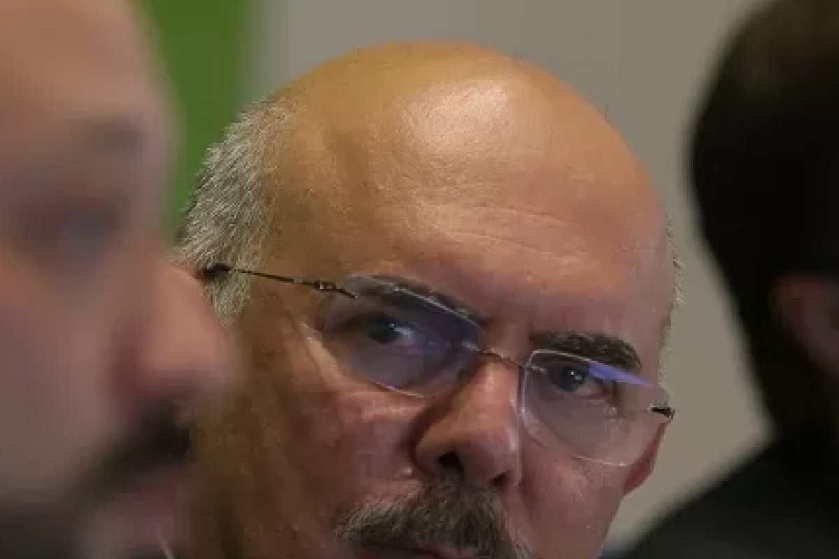 Municípios sem alianças políticas têm dificuldades para conseguir verba no MEC, diz Undime