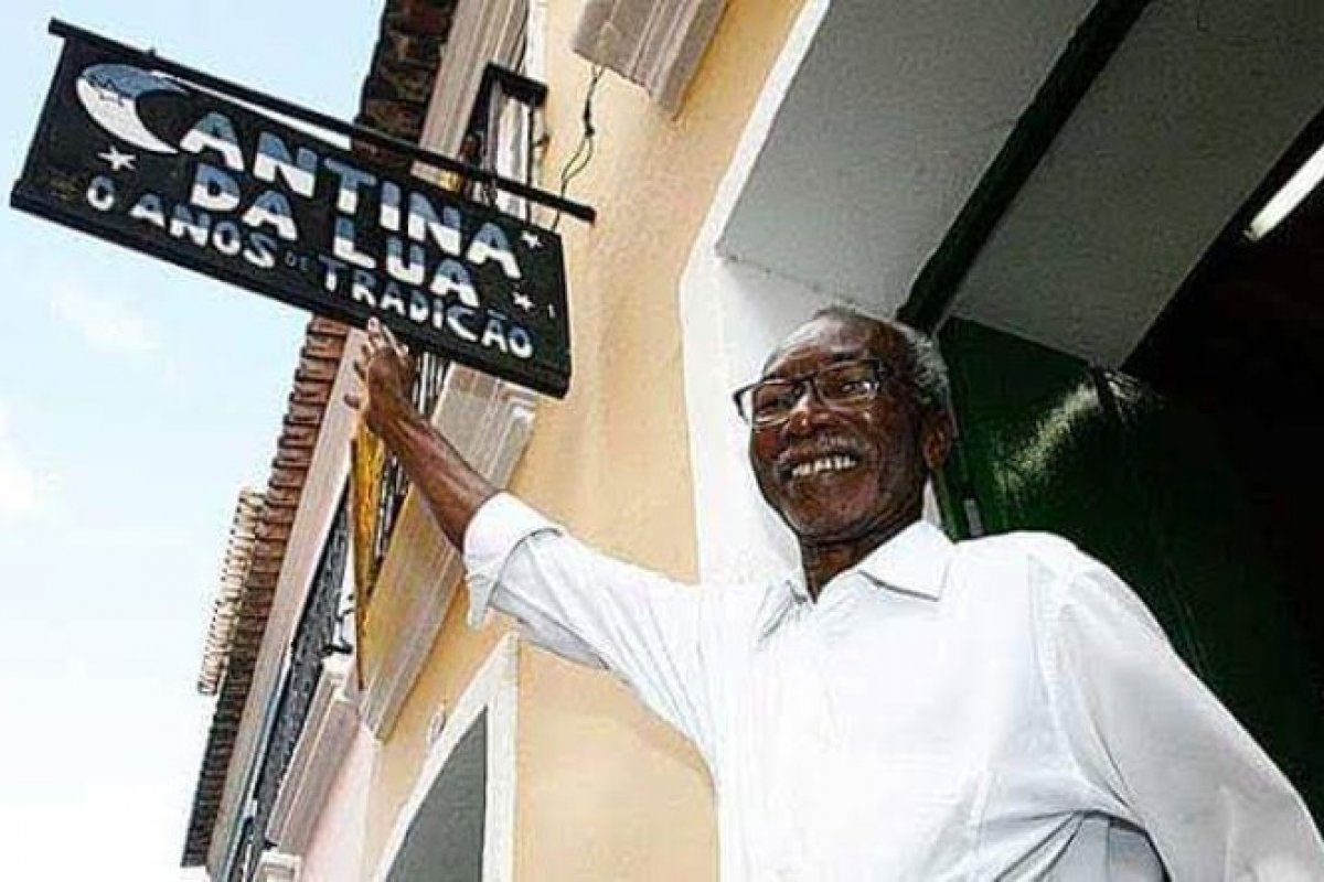 Clarindo Silva lança livro “Conversa de Buzú”