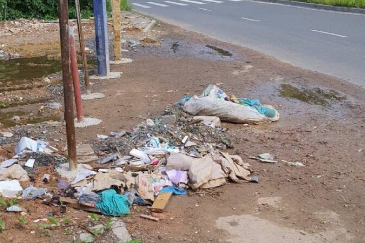 Corpo é encontrado dentro de sacos na Avenida 2 de Julho, em Salvador