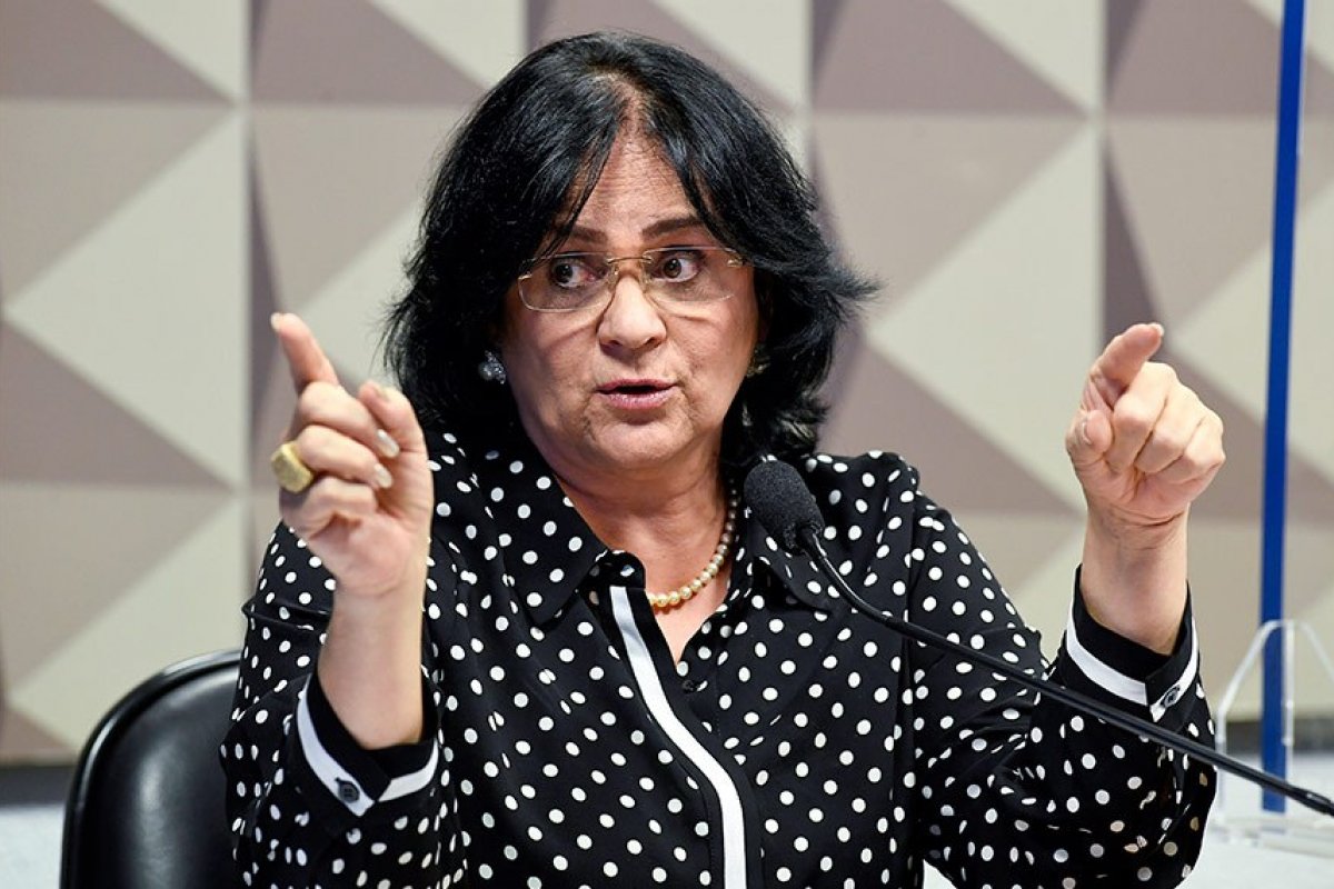 Damares culpa imprensa por ligações antivacina para o Disque 100