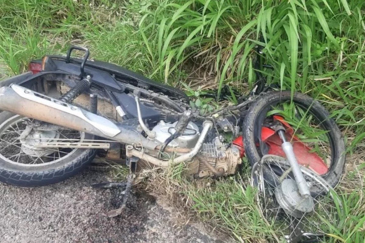 Motociclista morre após bater em caminhão na BR-407, norte da Bahia