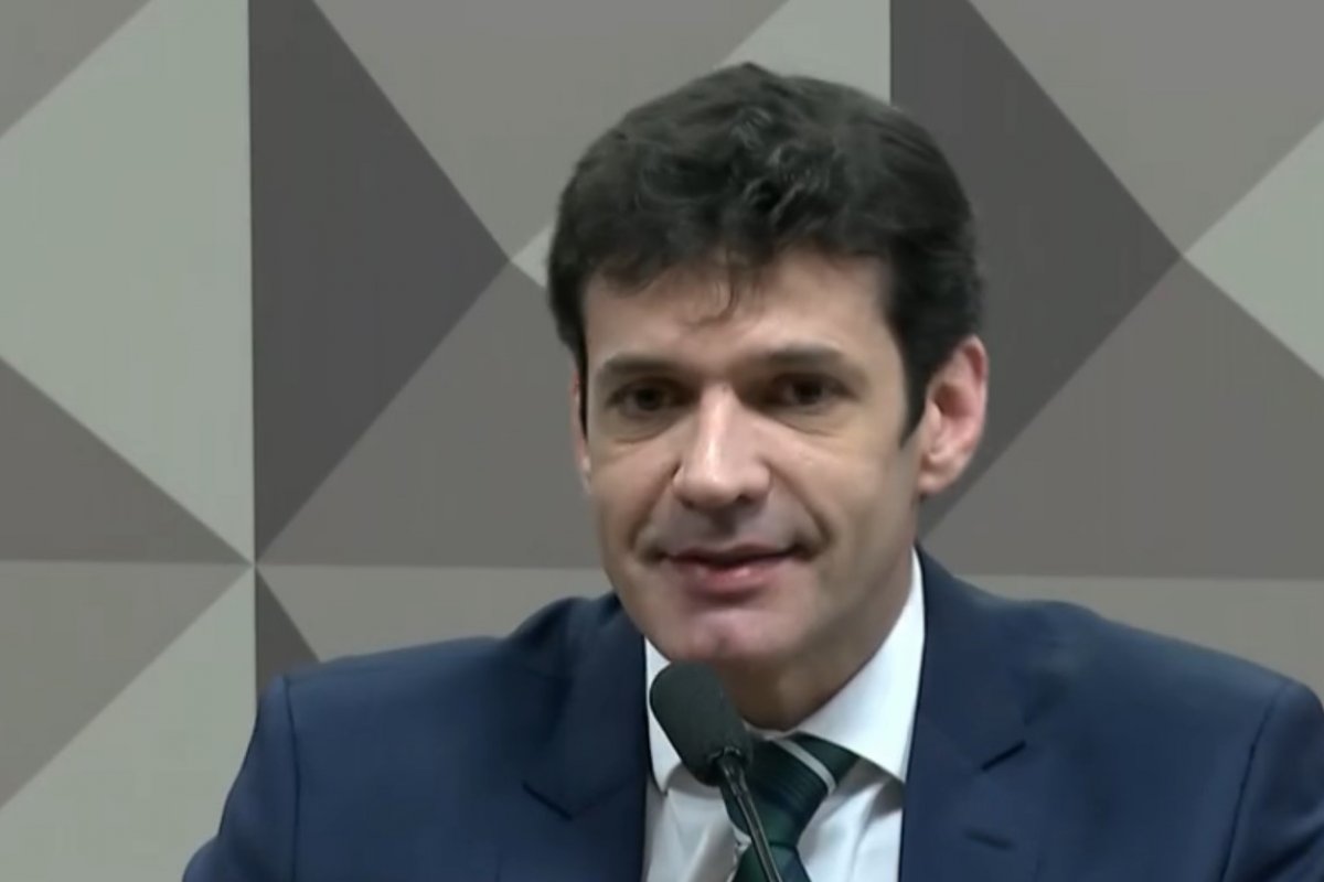 Ministro diz que se sente 'injustiçado', e que não houve laranjas em campanha