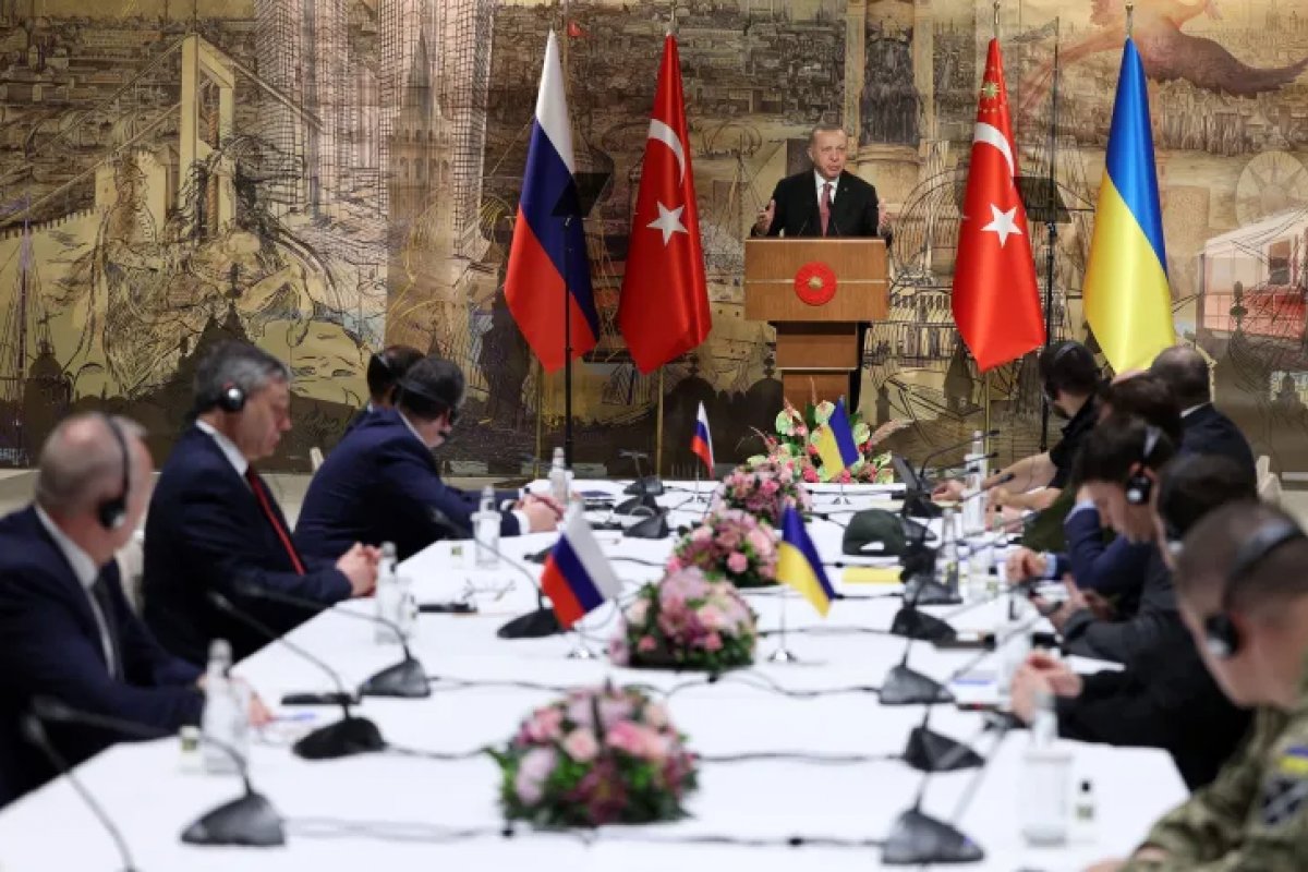 Em nova rodada de negociações, Rússia anuncia que vai parar de atacar Kiev e arredores