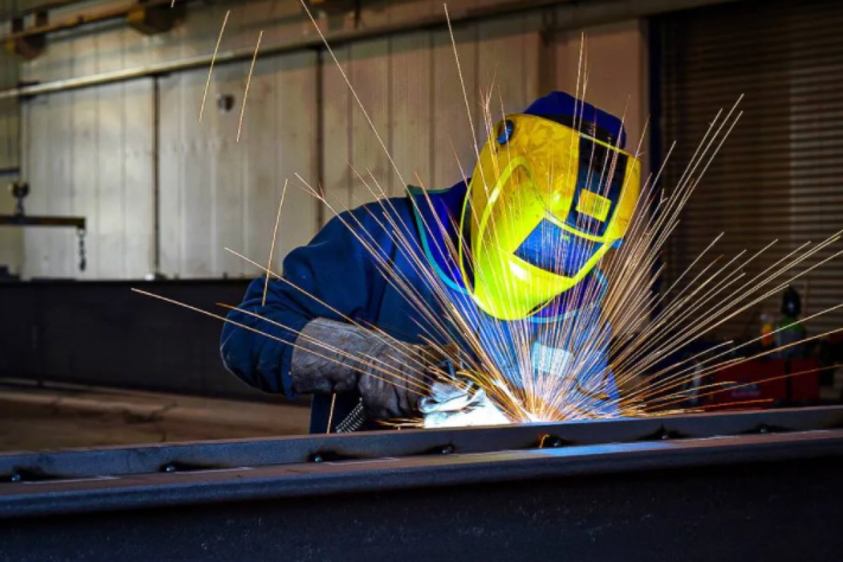 Confiança da indústria recua 1,7 ponto e atinge menor nível desde julho de 2020