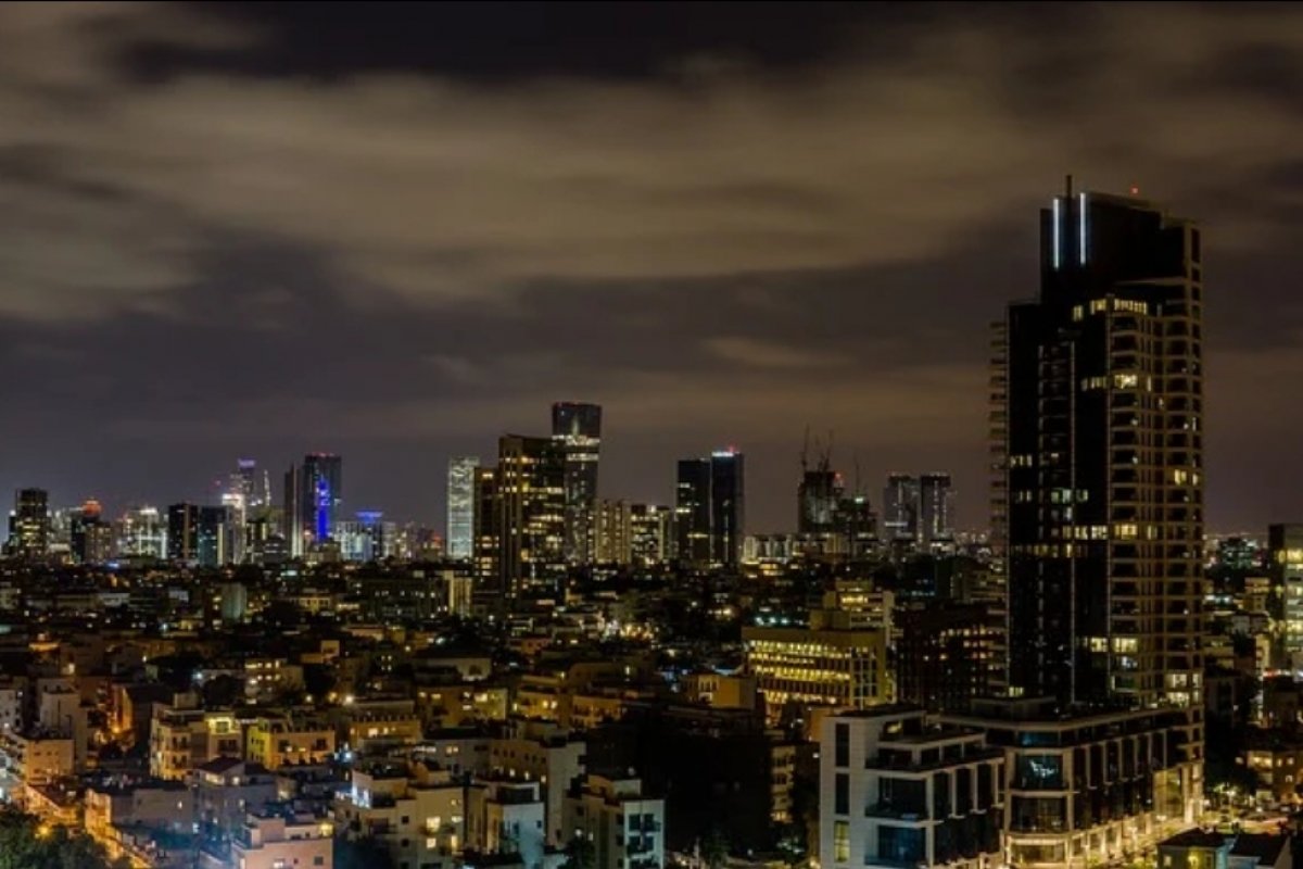 Ataque a tiros no subúrbio de Tel Aviv deixa cinco mortos