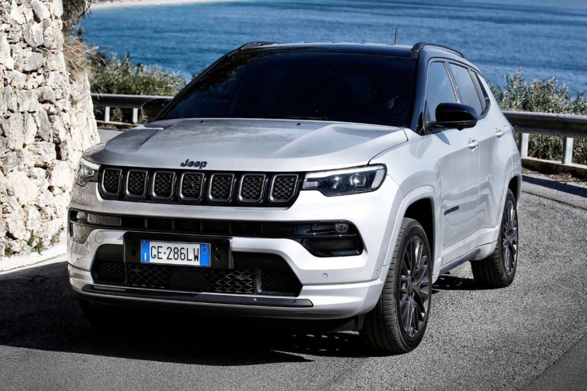 Jeep antecipa e revela Compass híbrido no Brasil