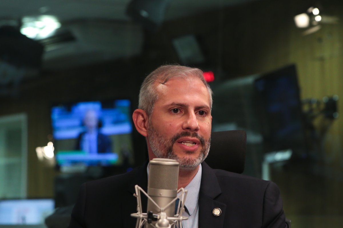 Victor Godoy assume interinamente o Ministério da Educação