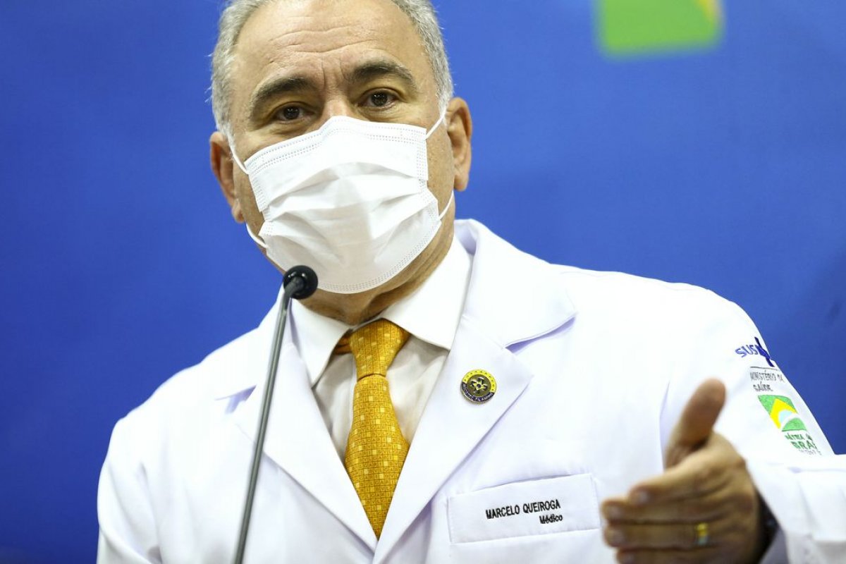 Queiroga afirma que Bolsonaro deu autorização para decretar fim da pandemia, mas pediu prudência
