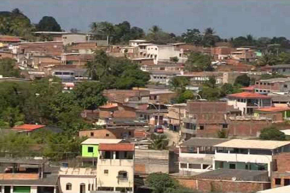 Idoso de 79 anos é morto a tiros após criminosos roubarem carro em Simões Filho