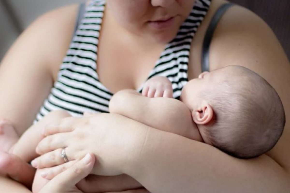 Mais de 320 mil crianças foram registradas sem o nome paterno durante a pandemia de covid-19 no Brasil