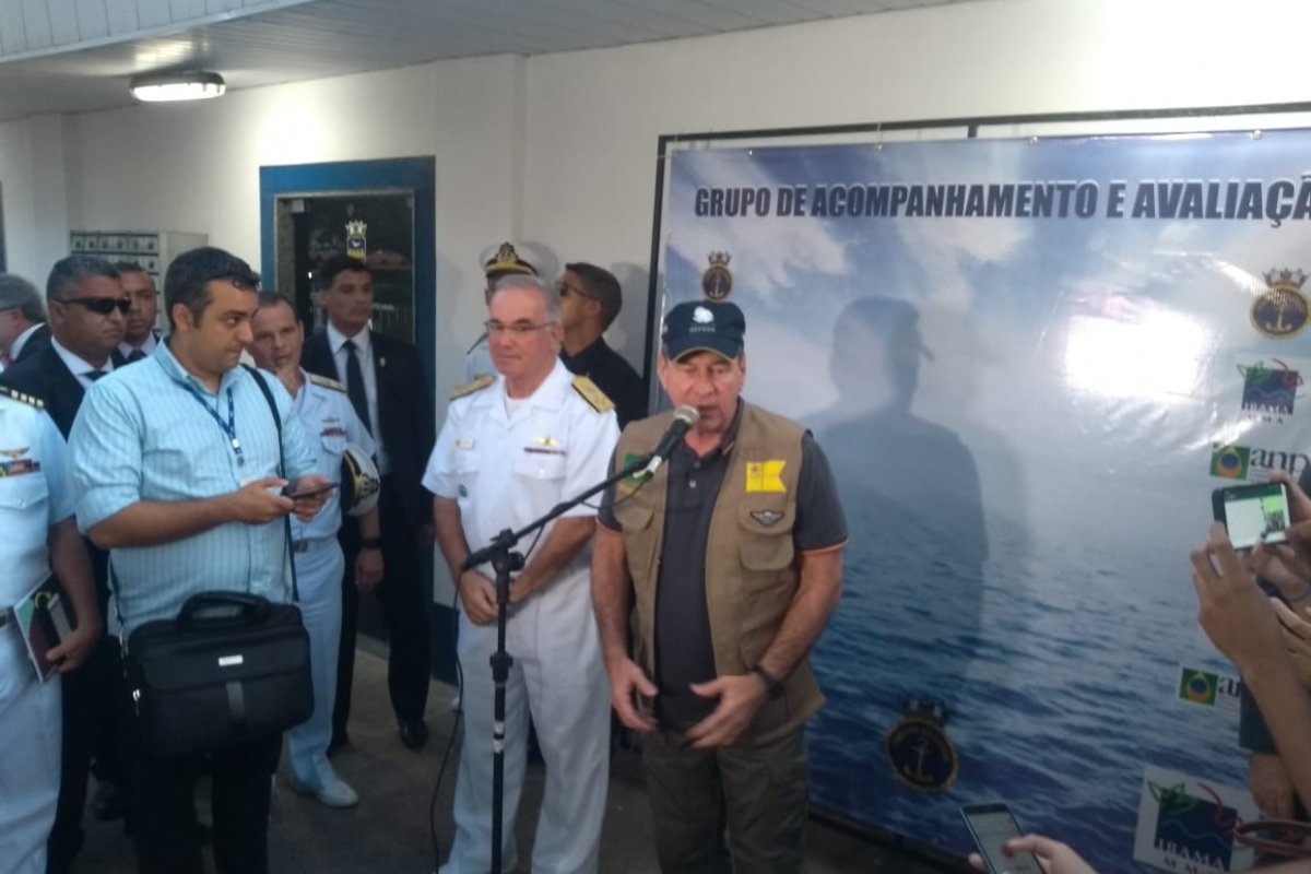 Autoridades baianas recebem ministro da Defesa para debater sobre óleo nas praias