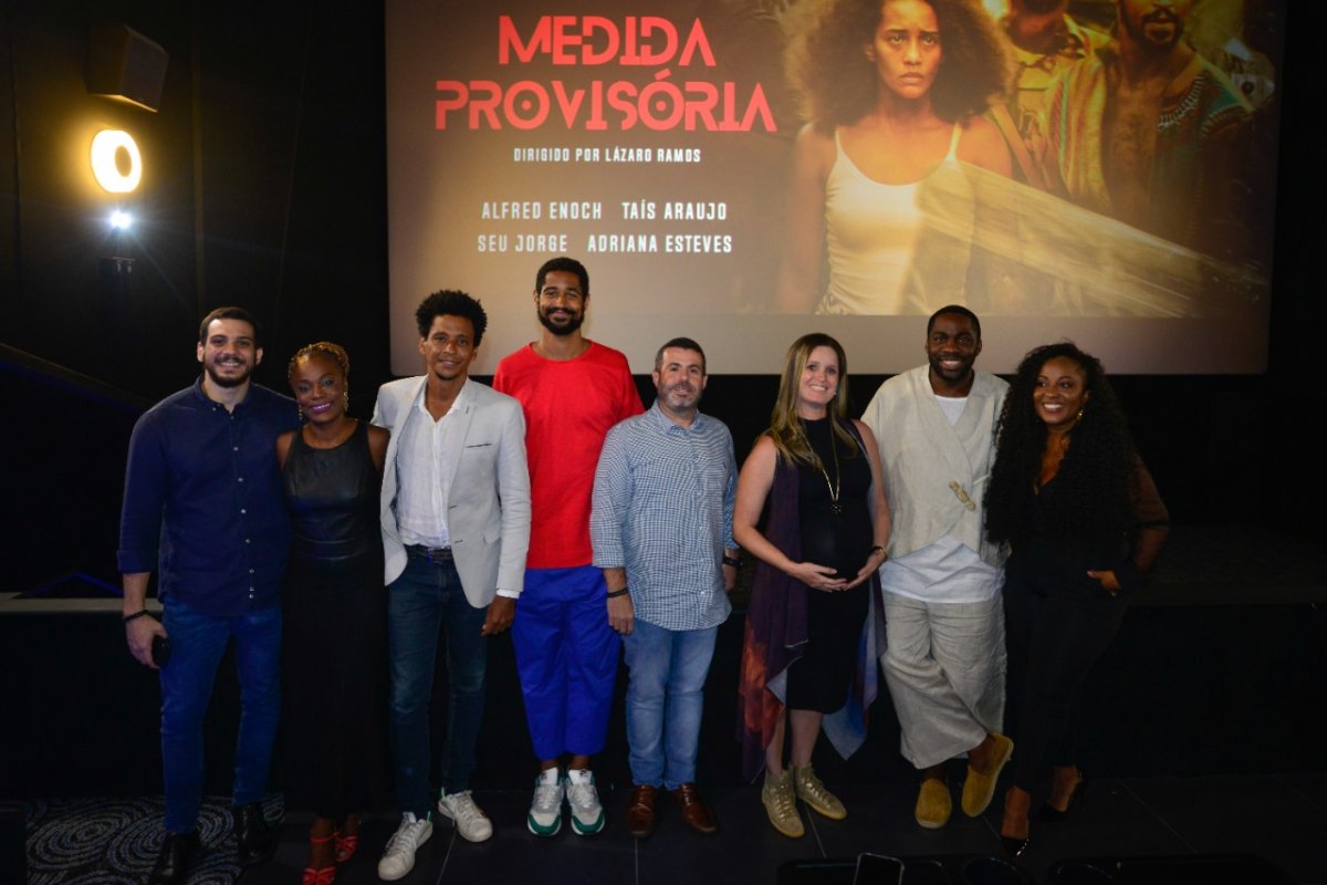 Elenco de ‘Medida Provisória’ foi recebido por executivos do Shopping da Bahia em pré-estreia!