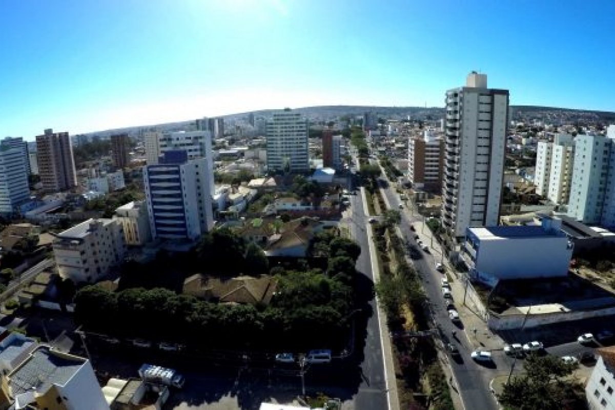 Vitória da Conquista desobriga uso de máscaras também em locais fechados