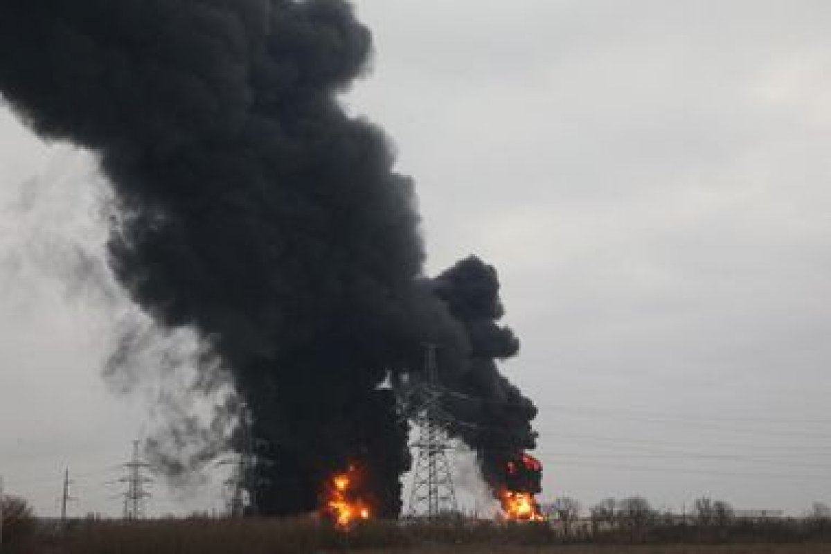 Ucrânia bombardeia depósito de gasolina na Rússia, diz governo local