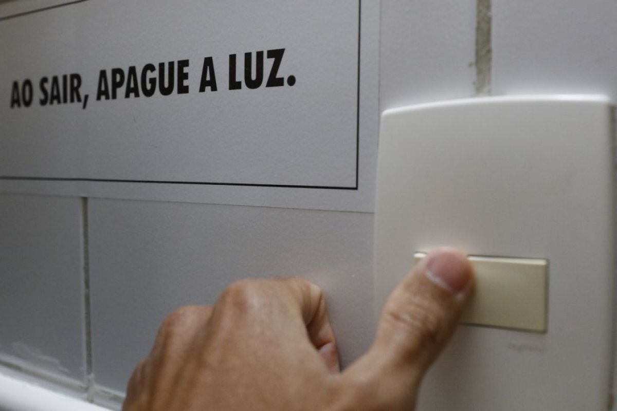 Especialistas projetam redução no preço da conta de luz após nível de recipientes dobrar