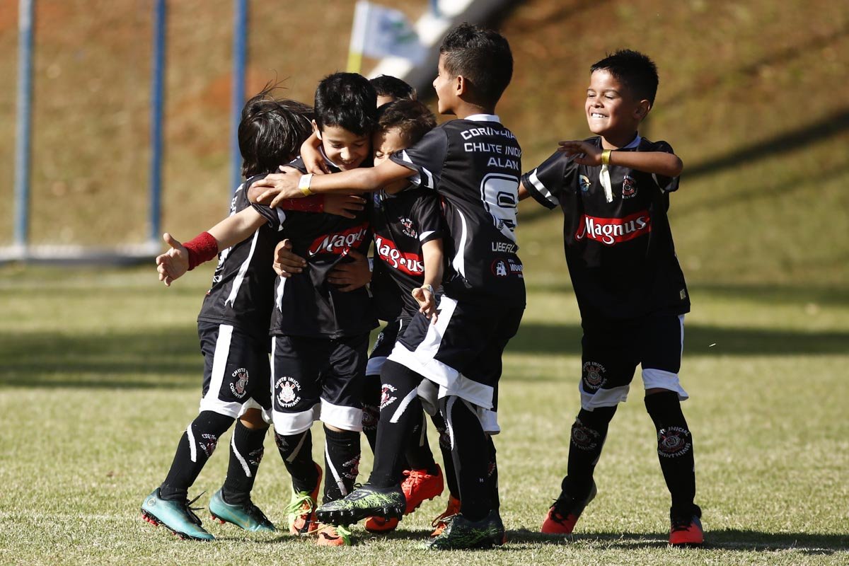 Competição infanto-juvenil atrai times de cinco países para Salvador