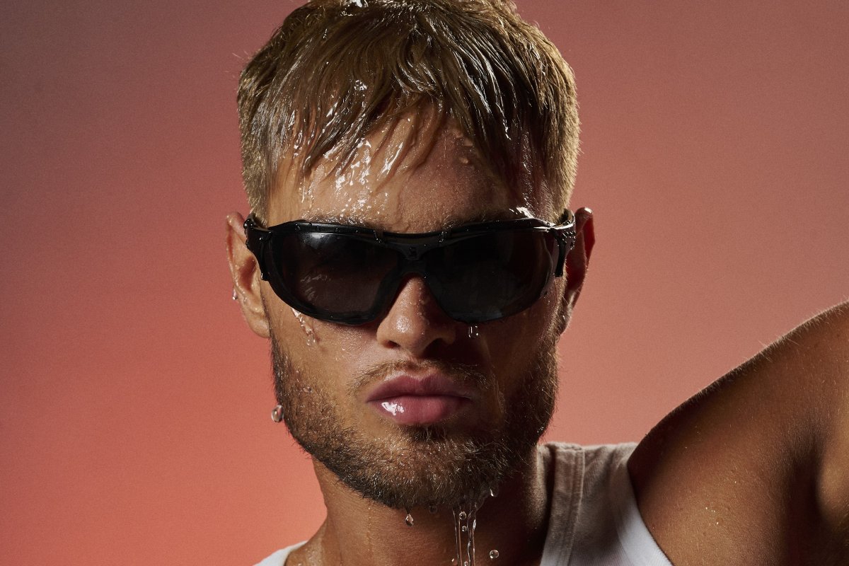 VINÍCIUS estreia seu pop cool com single e clipe de "Blasé"