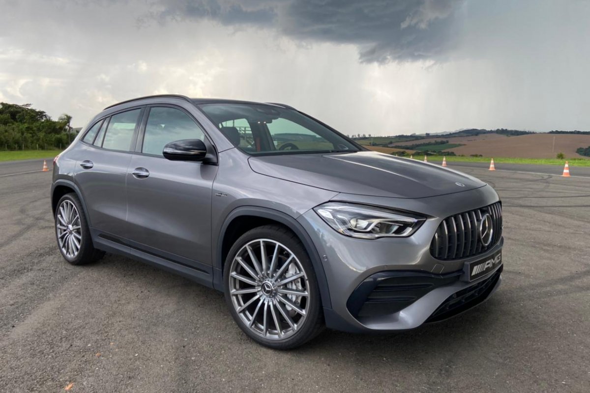 GLA e GLB 35 AMG chegam ao país com motor pequeno de 306cv: já testamos