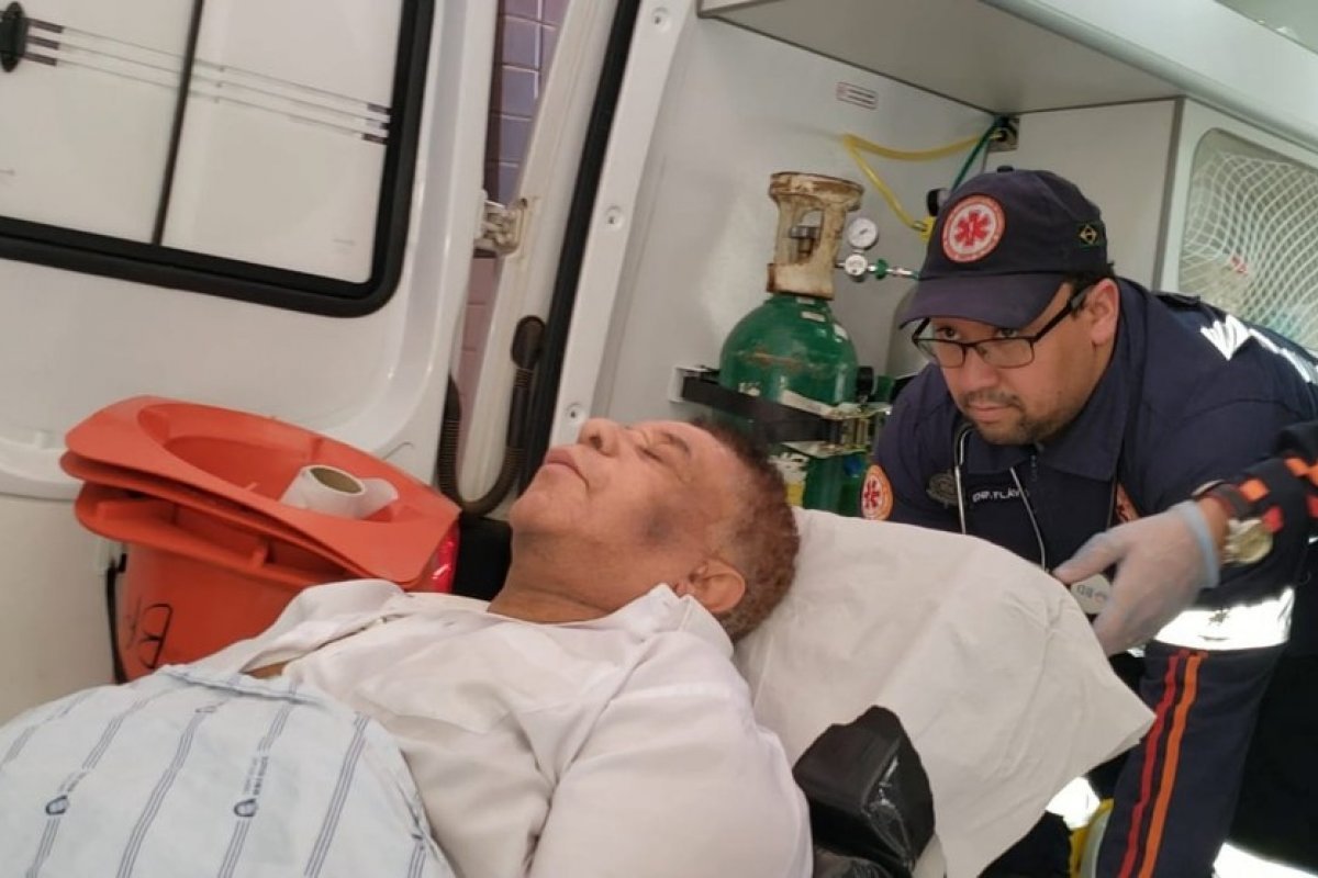 Agnaldo Timóteo apresenta leve piora no quadro de infecção, segundo boletim médico