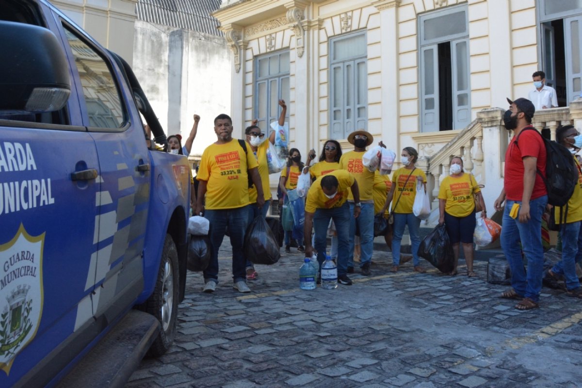Prefeitura de Feira de Santana determina desocupação da sede