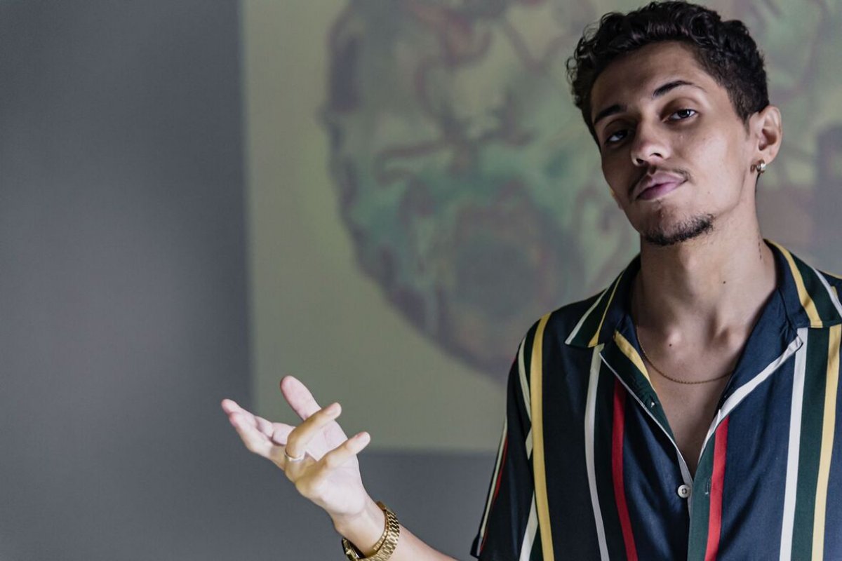 Joni reflete sobre o 'corre' na sensual Ficção, primeiro lançamento em 2022