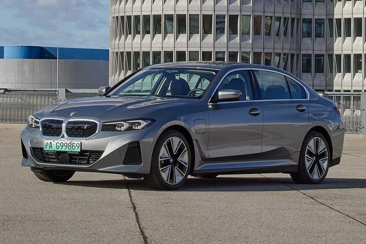 BMW lança primeiro Série 3 elétrico na China 