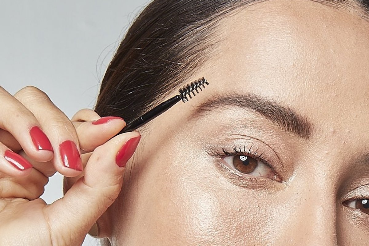 Marca apresenta produtos multiuso para as sobrancelhas