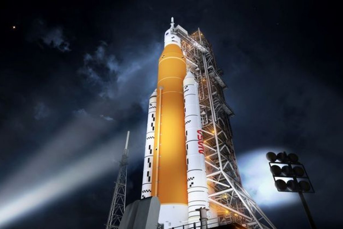 Nasa realiza teste final com megafoguete lunar