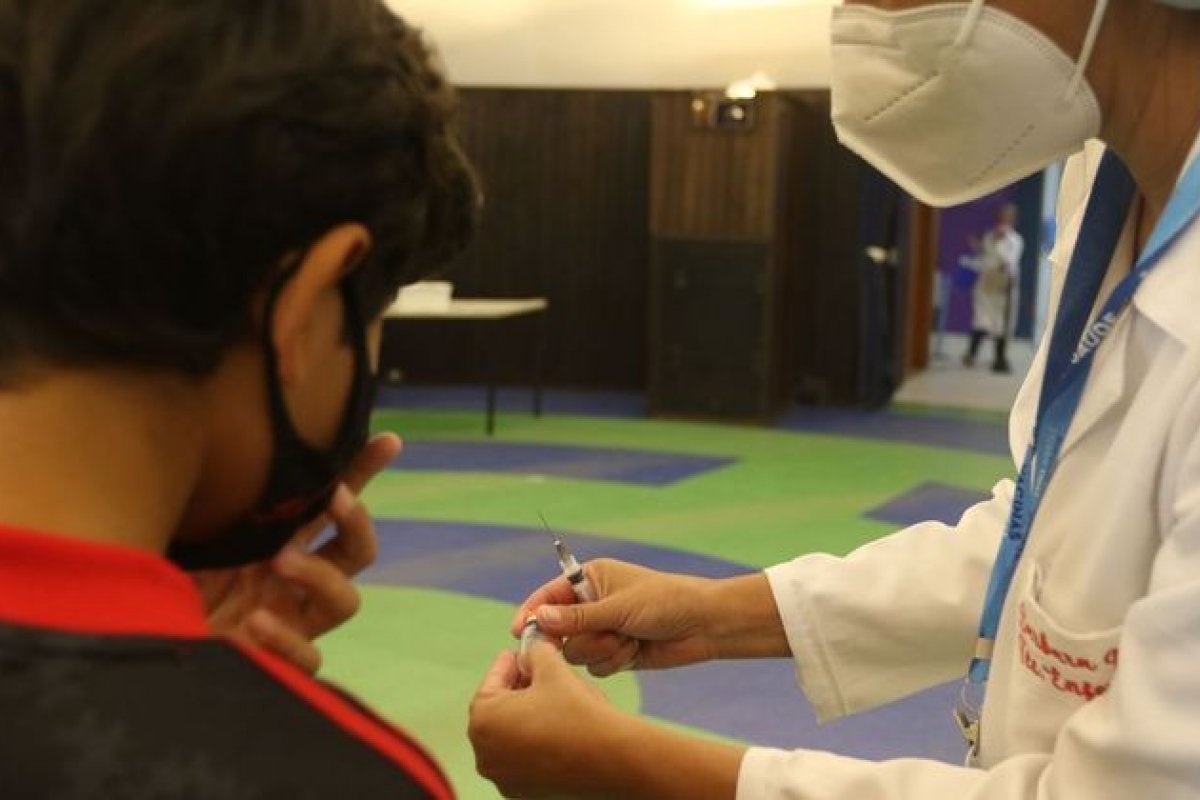 Fim do estado de emergência pode retirar validade do uso da CoronaVac e Janssen