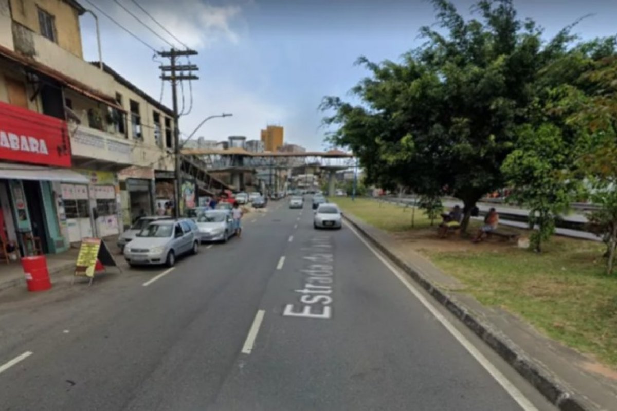 Corpo de mulher é encontrado em lençol na Estrada da Rainha, em Salvador