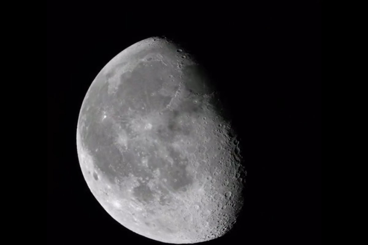 Astrofotógrafo faz 2 milhões de imagens da lua e reproduz dança do satélite