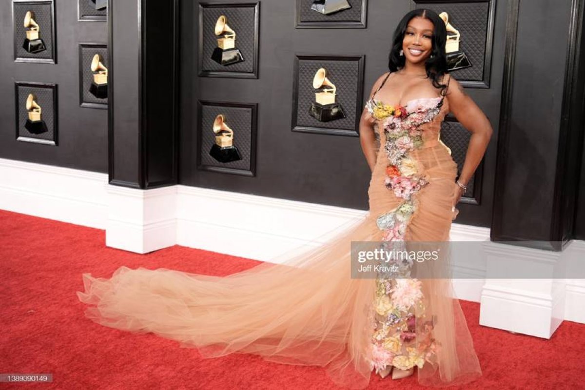 Celebridades usam Christian Louboutin no Grammy Awards 2022!