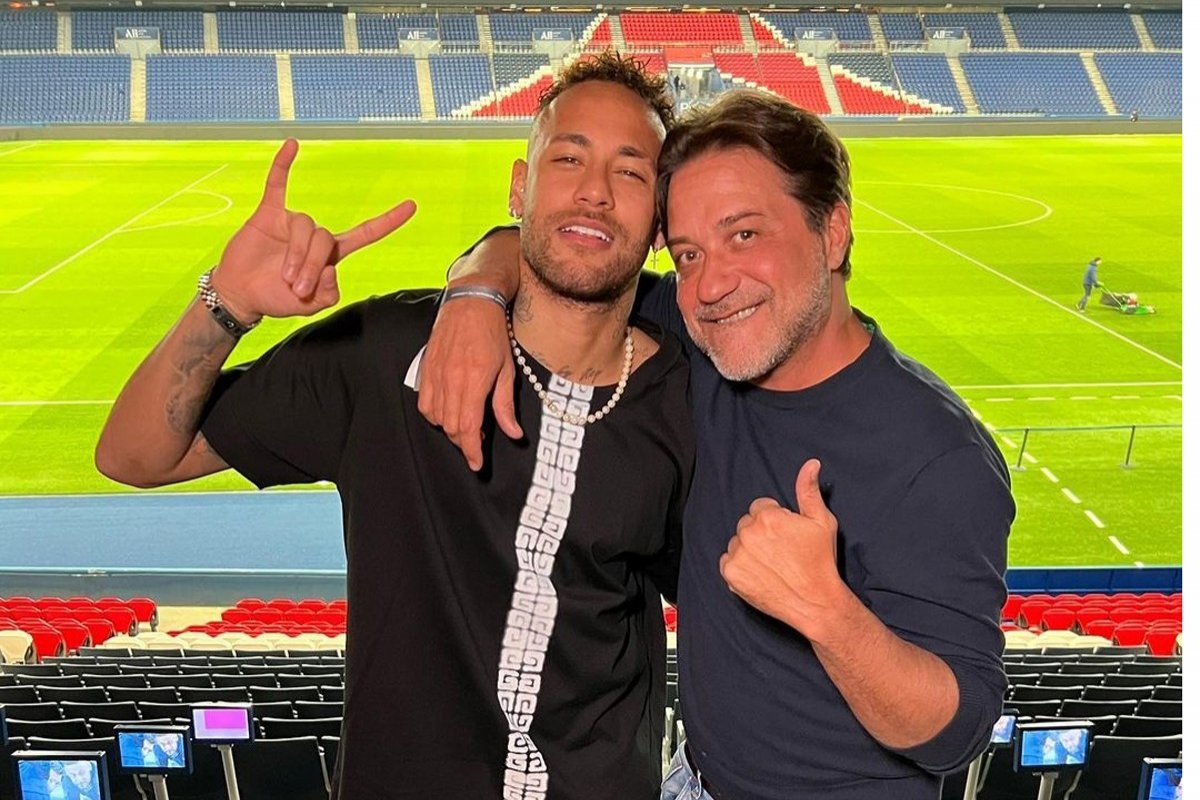 Neymar posa com o Arturito de La Casa de Papel