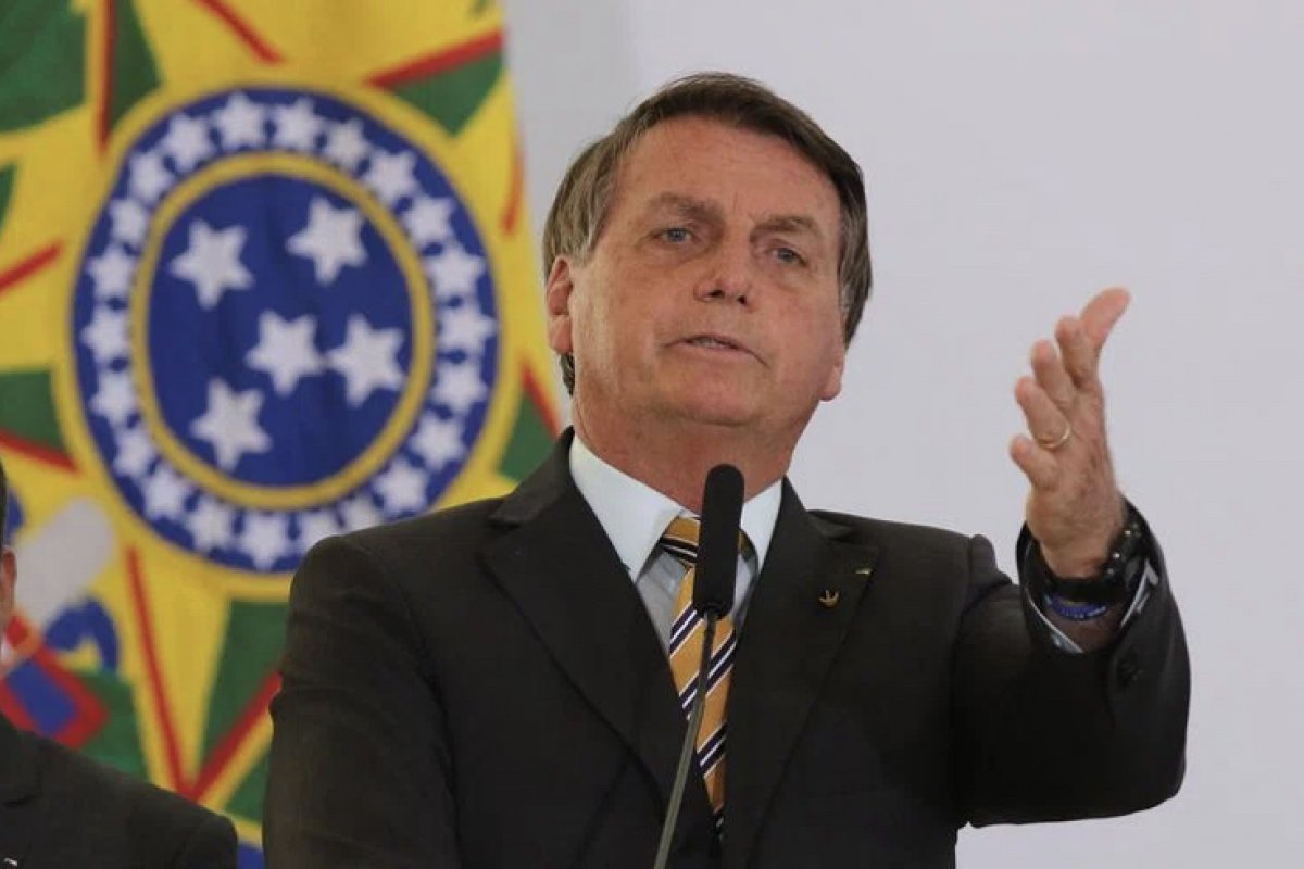Bolsonaro pede que empresários parem de anunciar na Globo