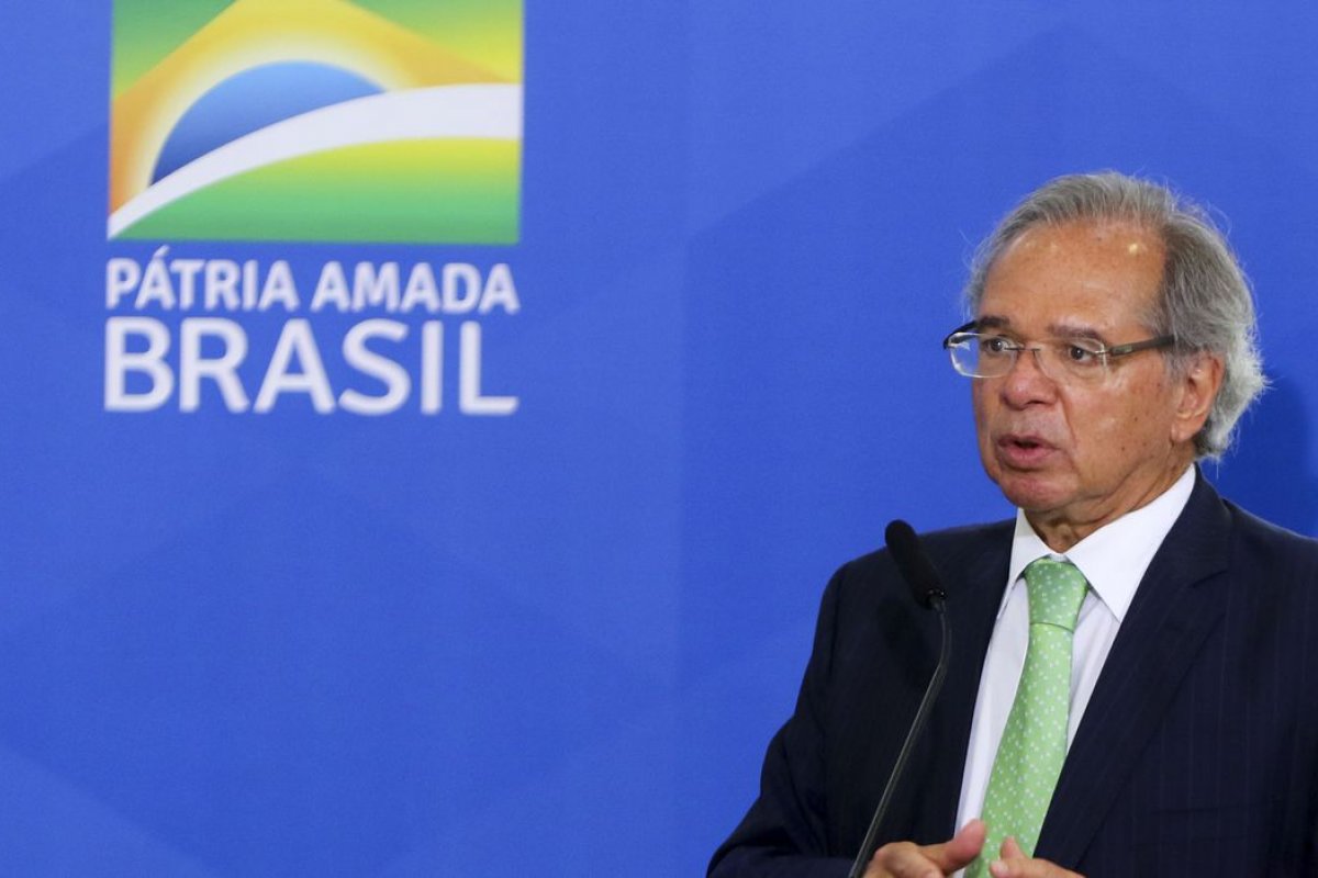 Guedes afirma estar "sem luz" sobre mudanças na cúpula da Petrobras