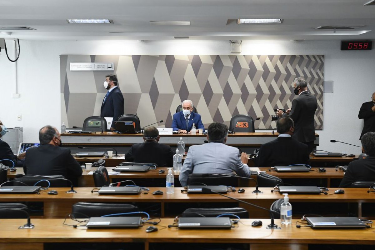 Senado ouve nesta terça prefeitos que apontaram irregularidades em repasse de verbas do MEC