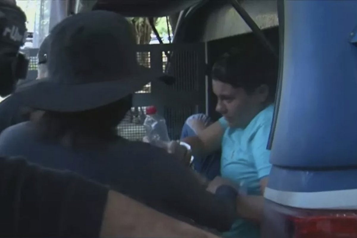 Maqueila Bastos chega a Salvador após ficar presa em Aracaju