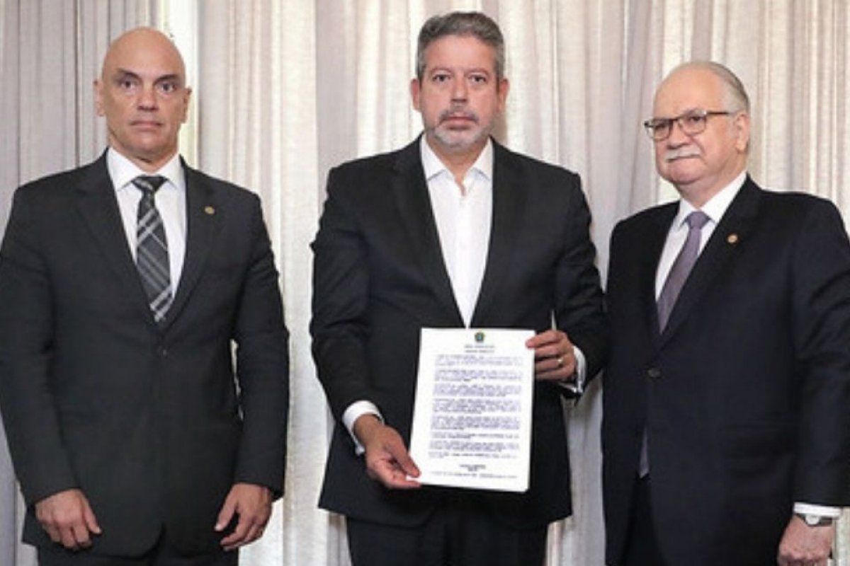 Câmara dos Deputados e TSE assinam termo de cooperação ao combate de fake news