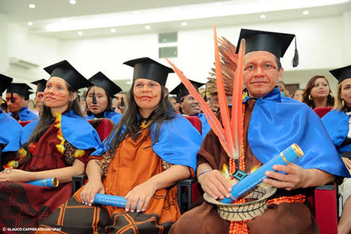 Deputado cobra que governo apresente PL de regulamentação de professores prometido há cinco anos