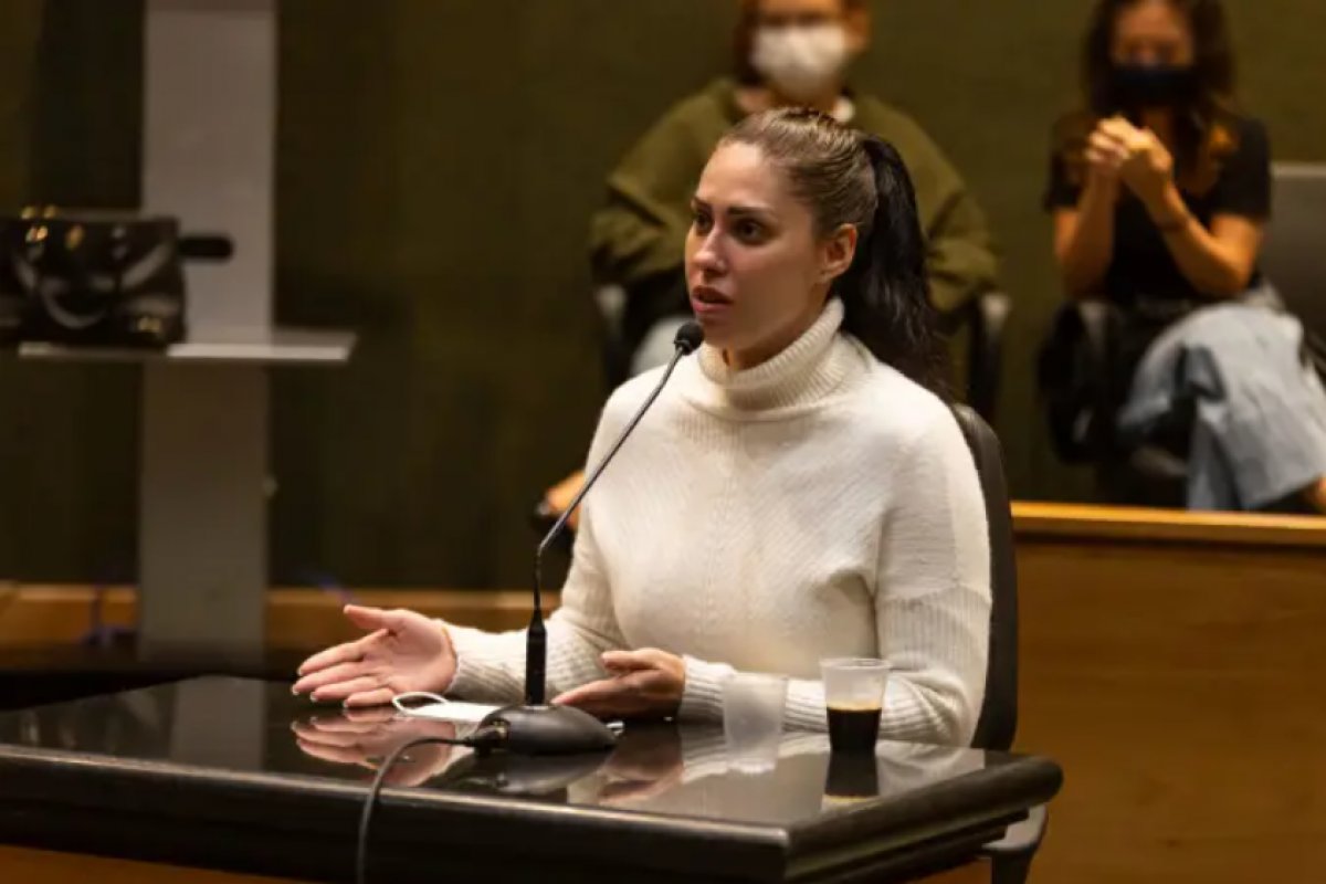 Justiça do RJ manda soltar Monique, mãe de Henry, com uso de tornozeleira