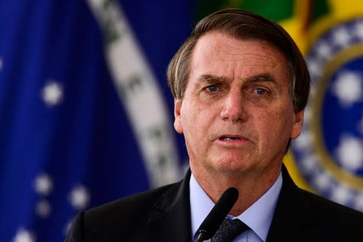 Bolsonaro diz a militares que eleição desse ano é luta do "bem contra o mal"