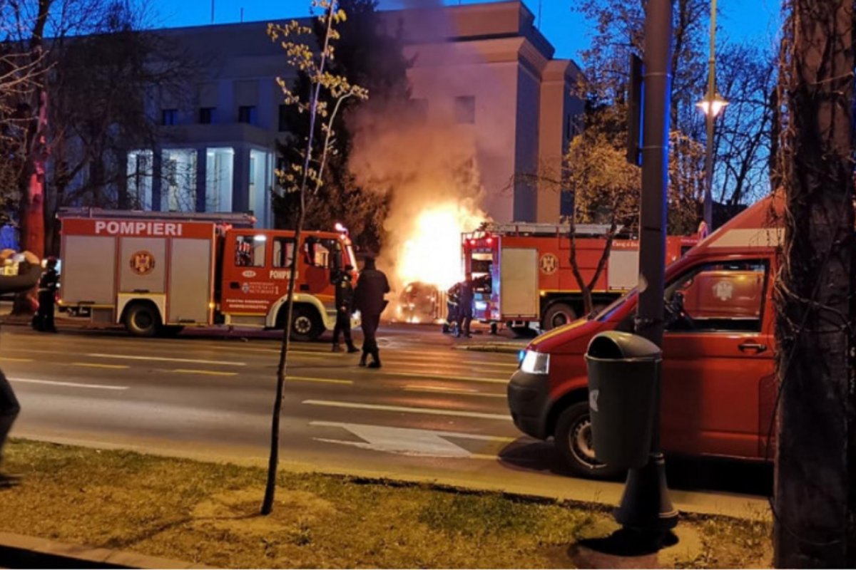 Homem morre após bater carro na embaixada russa da Romênia