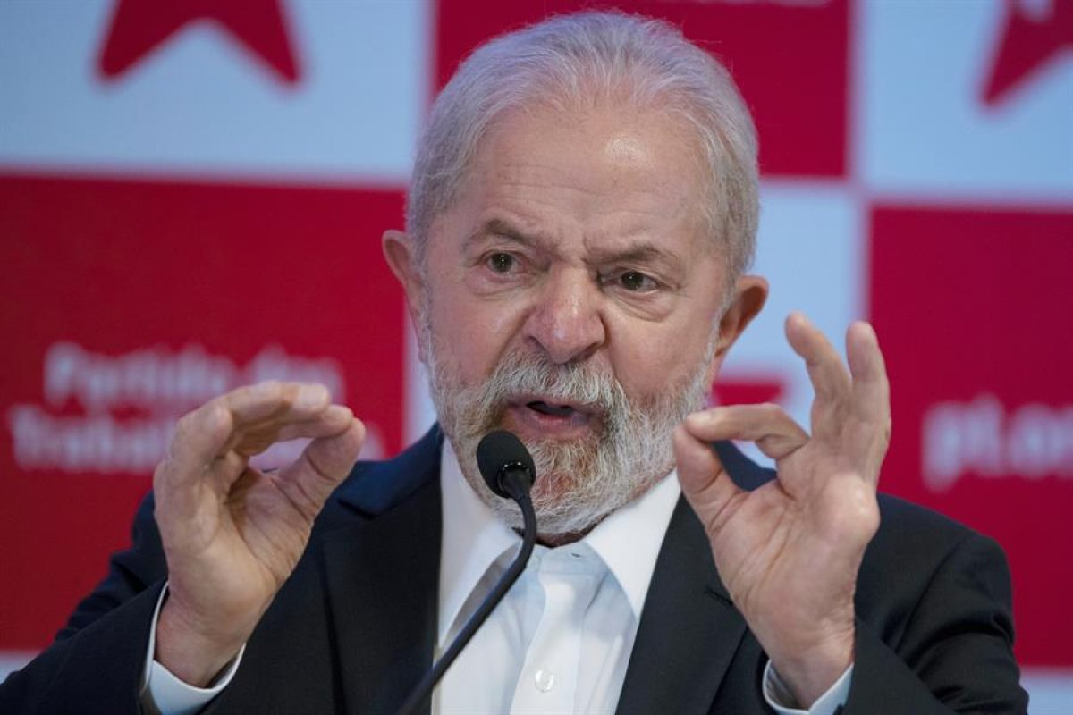 Lula é criticado por ex-embaixatriz da Ucrânia após dizer que resolveria guerra no bar