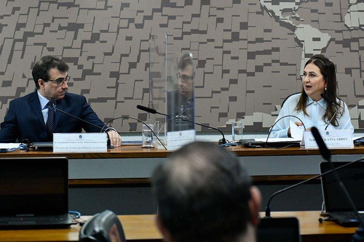 Itamaraty anuncia negociações com EUA para acesso a fertilizantes do Irã