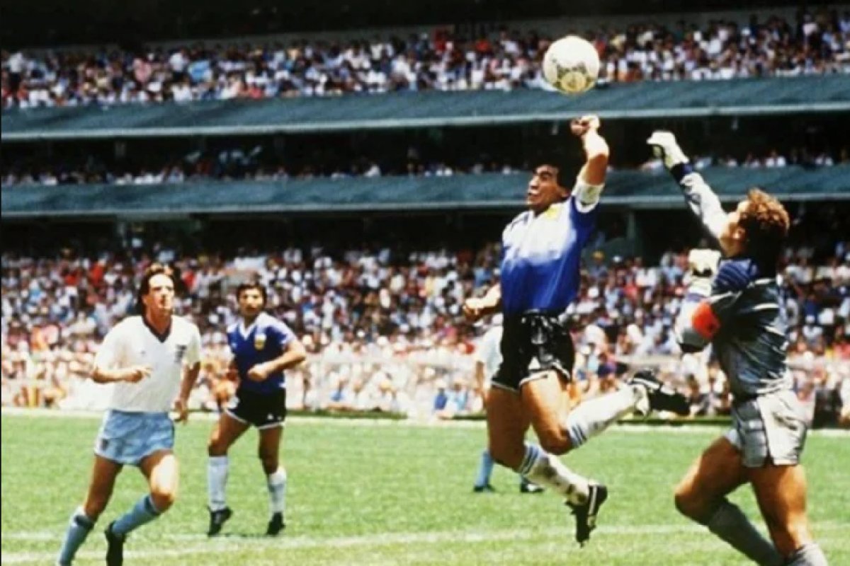'La Mano de Dios': Camisa utilizada por Maradona em gol histórico será leiloada