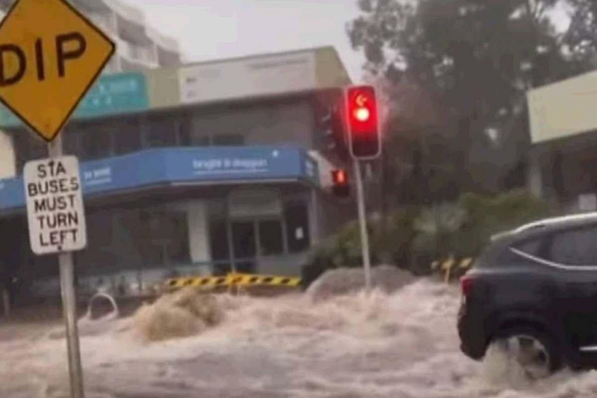 Sydney pede evacuação de milhares de pessoas após inundações causadas por temporais