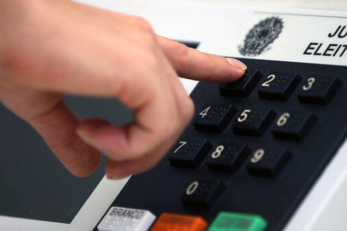 TSE decide nesta quinta-feira (7) votação de brasileiros no exterior fora das embaixadas